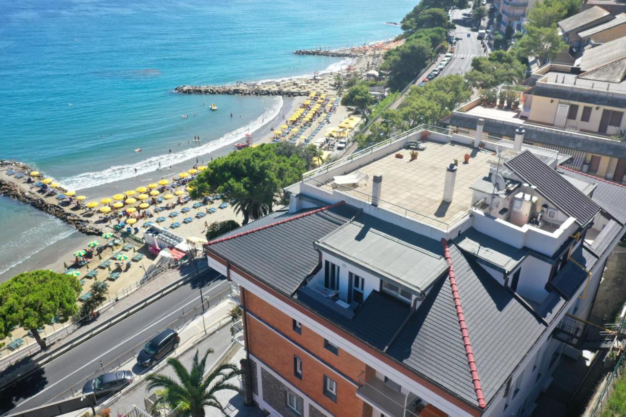 Residence Paradiso Laigueglia Buitenkant foto