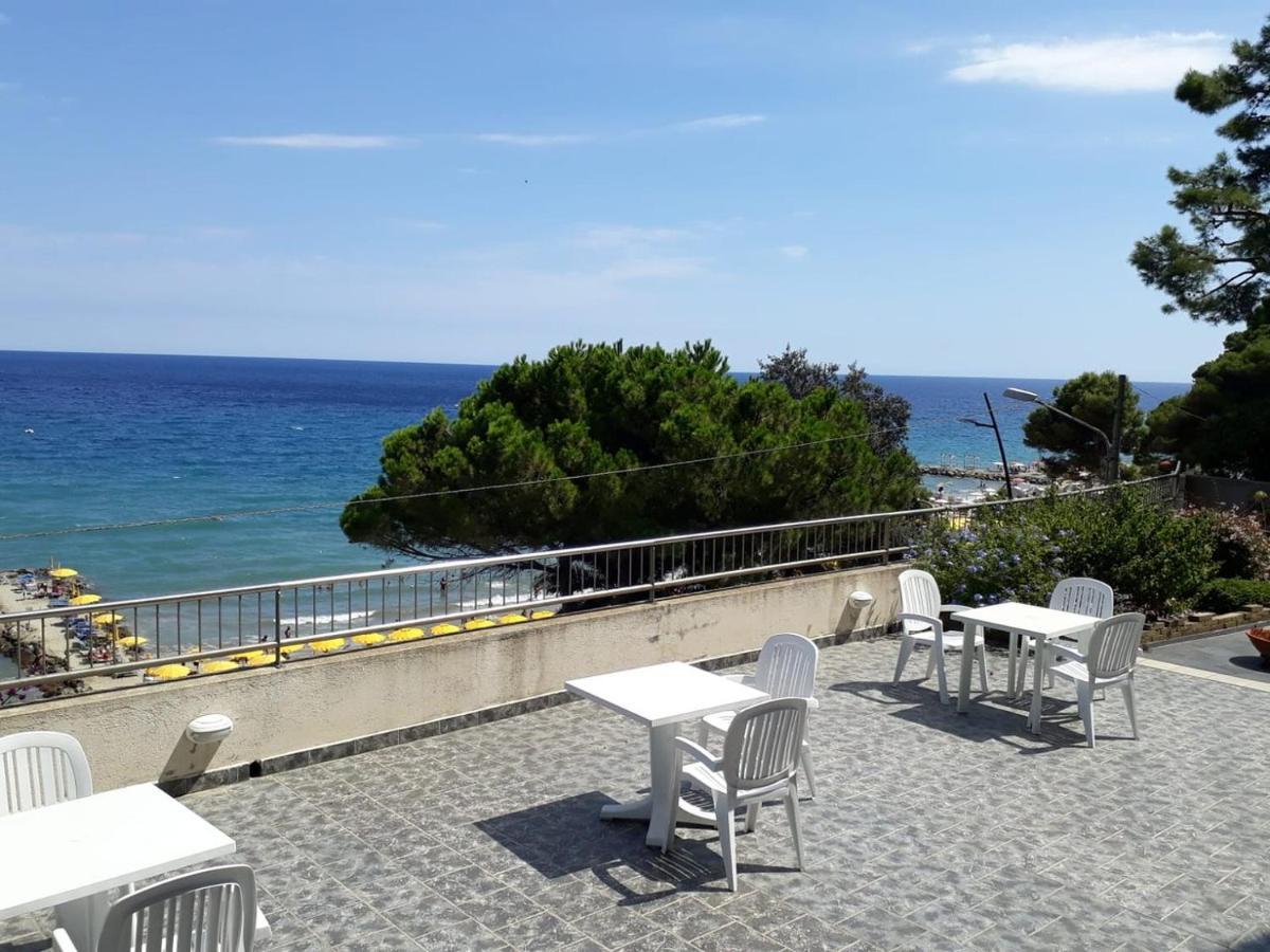 Residence Paradiso Laigueglia Buitenkant foto