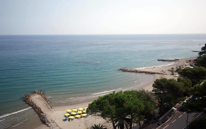 Residence Paradiso Laigueglia Buitenkant foto