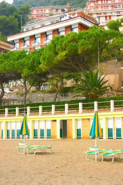 Residence Paradiso Laigueglia Buitenkant foto